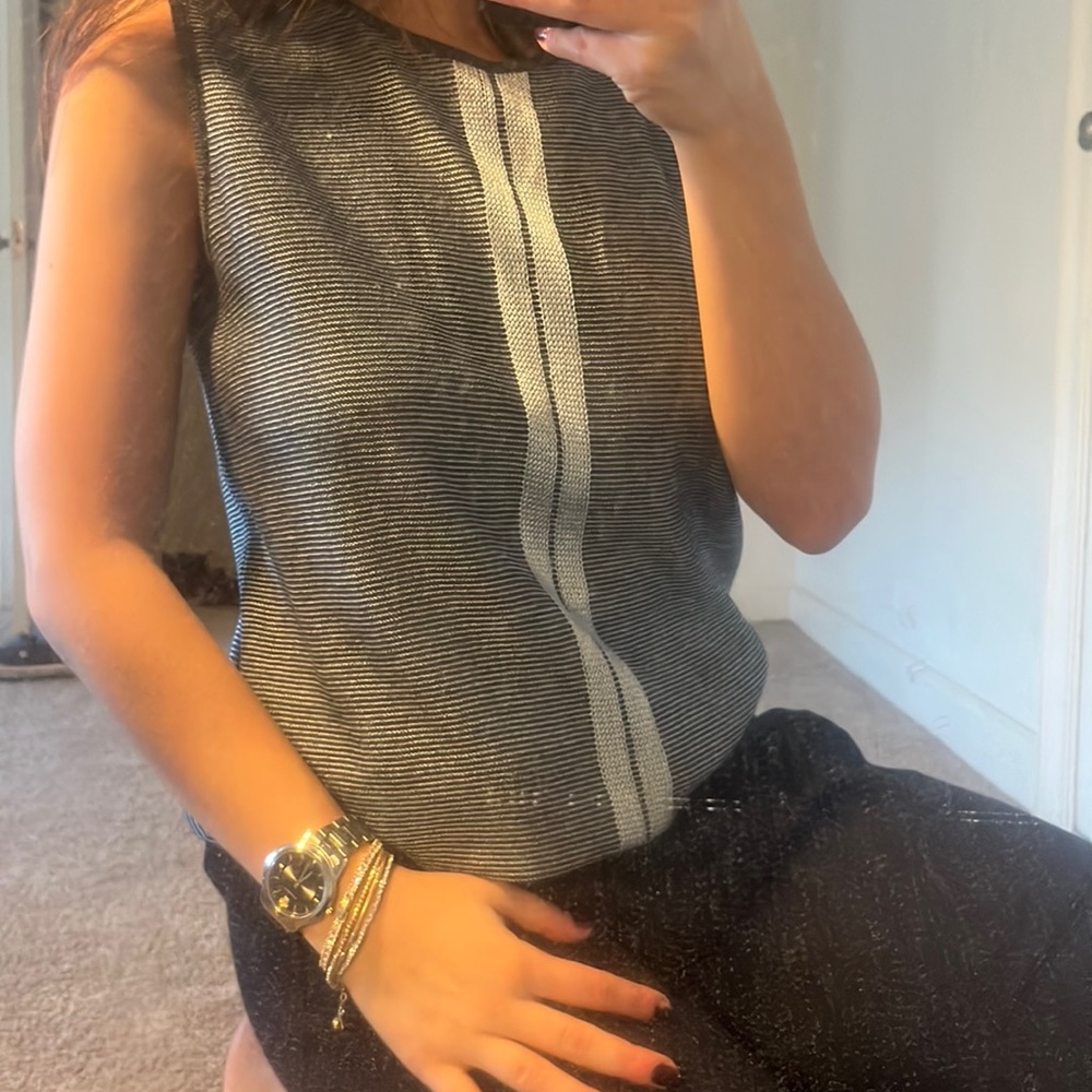 St. John sleeves top. Knit.